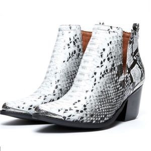 Jeffrey Campbell Cromwell Black White Snake Booties 7.5